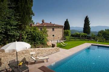 House with pool in the countryside