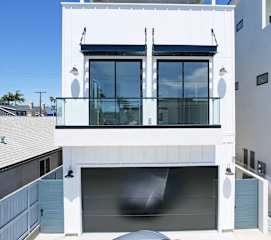 Rear of the site. Owner resides on the 2nd Floor in separate unit.