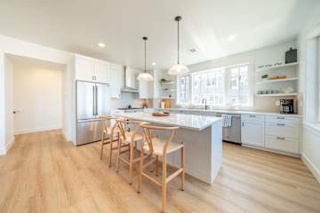 Kitchen and breakfast-bar seating