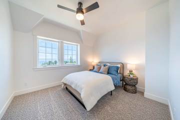 Seascape Haven, Modern Townhome with Fireplace