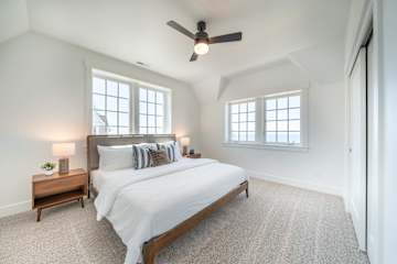 Seascape Haven, Modern Townhome with Fireplace