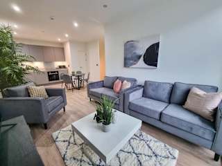 Piccadilly Townhouse | Free Parking | Sleeps 8