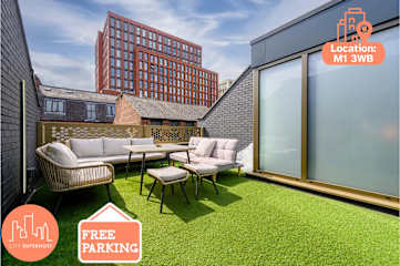 4 Bed Canal St Villa | Free Parking