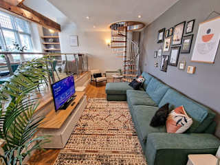 Piccadilly Duplex | 2 Min to Station | Sleeps 6