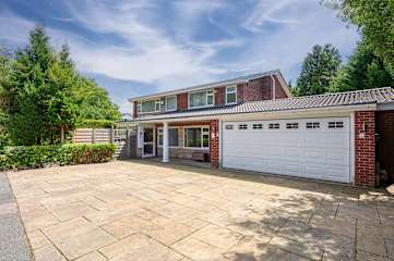 Heald Green Home | 2 Lounges | Free Parking