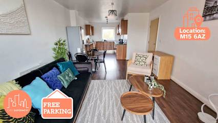 Home Near Oxford Road | Sleeps 8 | Free Parking