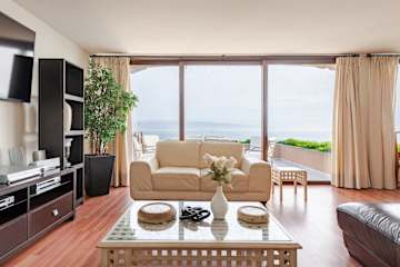 Modern Ocean View Flat | Short Walk to the Beach