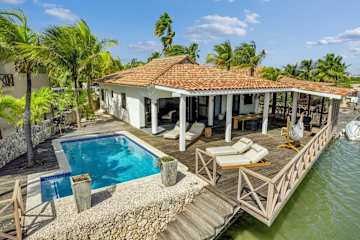 Costa de la Luz with swimming pool overlooking the water and terrace on the wind