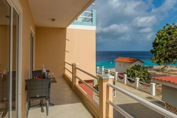 Den Laman Flounder with side sea view and direct access to the Bari Reef