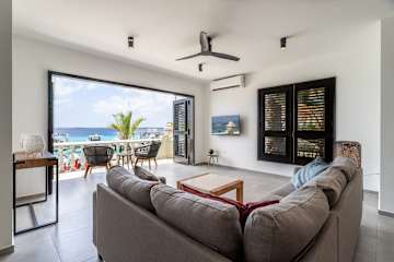 Epic Oceanfront with beautiful sea views and a central location by the boulevard and sunsets