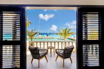Epic Oceanfront with beautiful sea views and a central location by the boulevard and sunsets