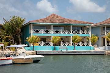Ocean Breeze Ocean Blue on the Laguna Marina waterfront with a breezy outdoor space