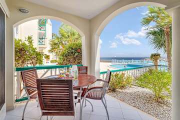 Port Bonaire Oasis A701 met zeezicht vanaf het terras en een rustige ligging bij een gezamenlijk zwembad