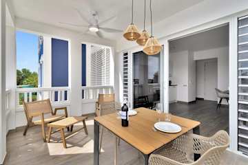 Turtles Place with a refreshing shared pool in the heart of Kralendijk