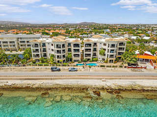 Elegancia Ocean View with refreshing pool