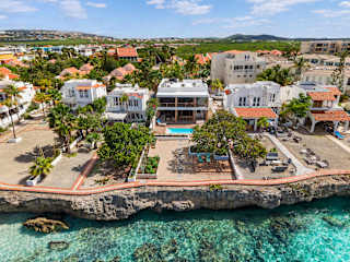 Hamlet Harmony right on the ocean with a delightful private pool