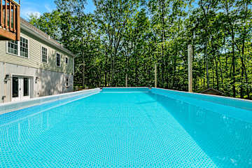 Sunflower Acres Farmhouse (Poconos)