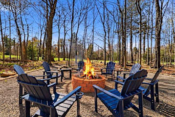 Pull up one of eight chairs around your own fire pit and watch the 14th fairway go quiet at dusk.
