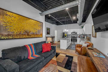 Chic New Condo Near DT Nashville