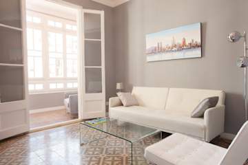 Nice 6 Px Spacious Home in Eixample