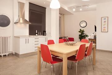 Large 4br Apartment Pza Urquinaona