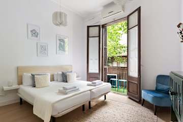 Sagrada II &middot; Super Apartment close to Sagrada Familia (6 pax)