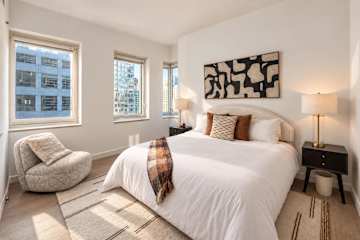 Photo #10 of Park House I