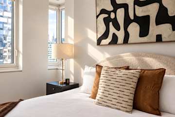 Photo #11 of Park House I