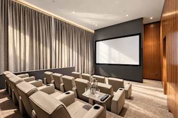 Photo #31 of Embassy VII