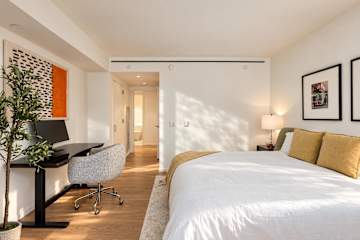 Photo #12 of Embassy VII