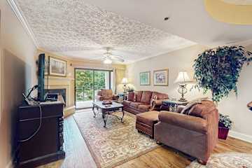Gatehouse Condos – Roaring Romance