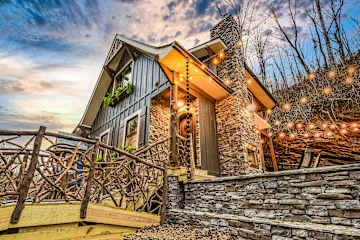 The Alpine Creekside Chalet Near Downtown