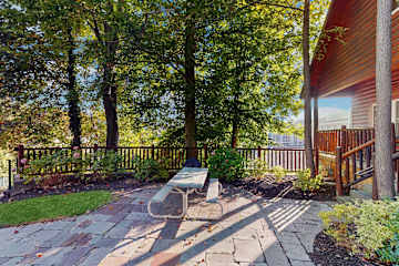 Black Bear Hideaway Cabin