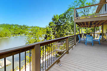 Camp Rampe Lakefront Cabin
