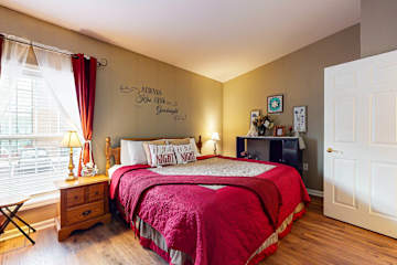 Colonial Crest 215