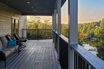 Lake Front Smoky Mountain View