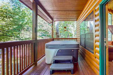 Cozy Cub Cabin