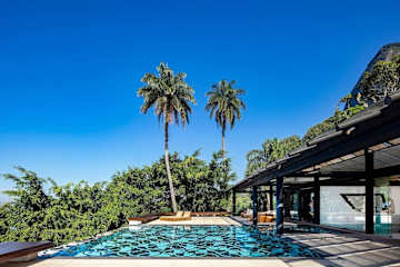 ADV004 Amazing villa for 10 with view on the beach