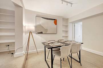 The Alder at Redwood Court photo 8