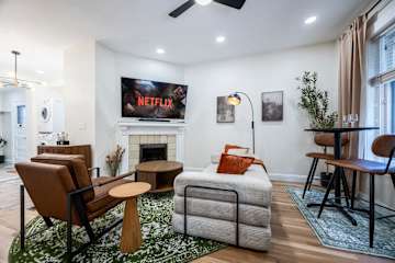 1 Block to Cheesman Park, King Bed, W/D, Cozy Deck rental in Denver, US