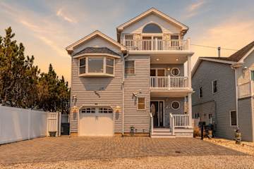 Ocean Block 3BR in Ortley – Walk to Private Beach rental in Seaside Heights, US