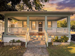 Retro Bungalow two miles from the beach rental in Neptune City, US