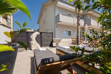 Host Wise Arvore - 6 Double Room | Pool photo 3