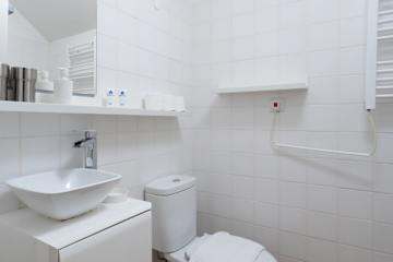 Spacious Captivating Flat | Terrace by HostWise photo 4
