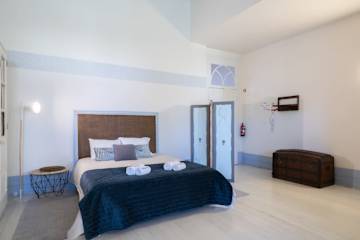 Trendy Flat Art Porto w Balcony by HostWise