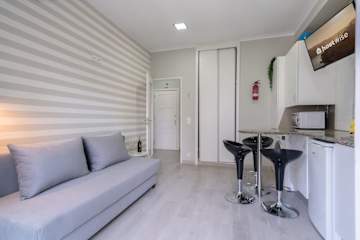 Sweet Cozy Flat w/ Balcony by HostWise photo 4