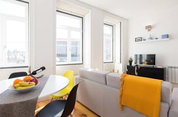Central Sunny Flat - Prime Location by HostWise photo 3