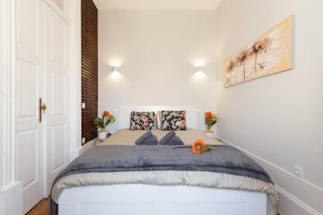 Charming Flat w/ Netflix | River View by HostWise photo 5