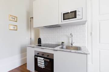 Charming Flat w/ Netflix | River View by HostWise photo 3
