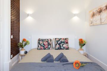 Charming Flat w/ Netflix | River View by HostWise